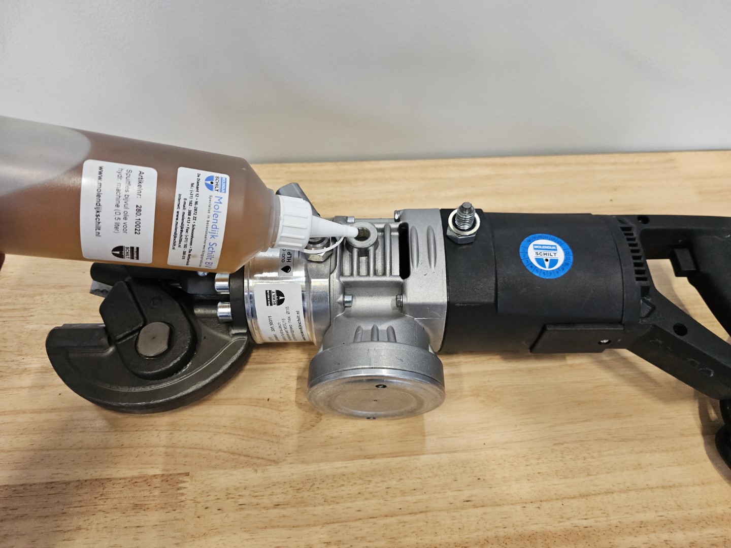 Spuitfles bijvul olie voor hydr. machine (0,5 liter)